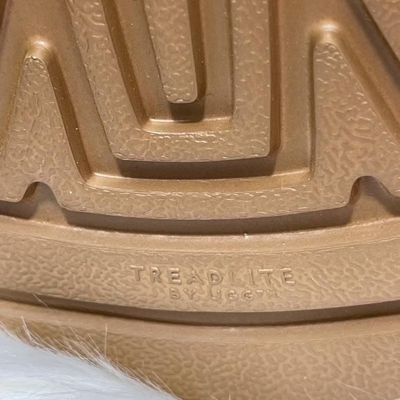 ❣️SOLD❣️Ugg Harkley Boots - Picture 6 of 9